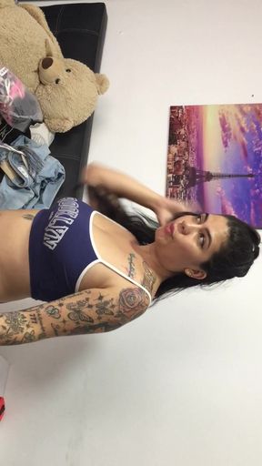 I masturbate my pussy with giant vibrator.