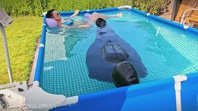 Rubber mummy in the pool - part 1