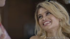 Shemale superstar Erica Cherry bangs desperate blonde lady Destiny Cruz