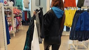 MyRedFoxGirl Couldn'_t Resist and Made hot Blowjob in a Fitting Room