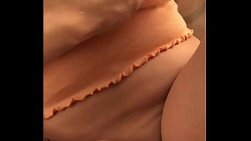 Tocandome mi conchita rosadita.