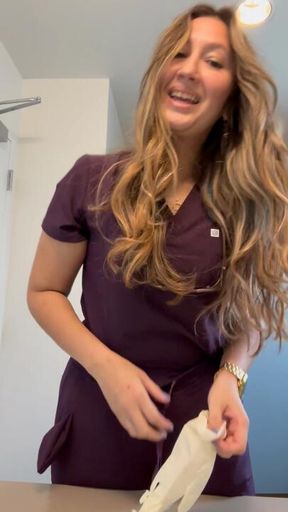 A fan tipped me to wear a buttplug to work hehe and well I got super horny and I couldn’t help myself heheh🧤🦷💜💜 50% off for subscribers 4 video