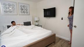 ”Sexy mature Cyndi Sinclair spreads her legs for ass pumping”