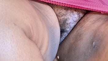 Olha a buceta peluda da crente