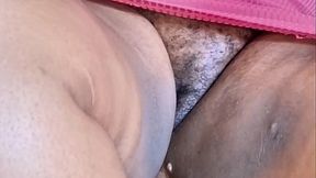 Olha a buceta peluda da crente