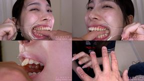 Akari Hanazato - A cute girl bites a man's finger with all her might while exposing her back teeth with a hook at the corner of her mouth - MOV