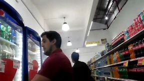 la madrastra de mi amigo va a l super y se coje a dos tipos cualquiera