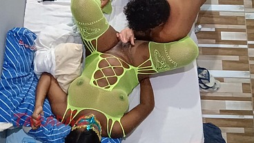 Safada gemendo e gozando gostoso na minha boca ( carnaval 2025 )