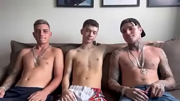 METENDO O PAU EM DOIS MACHOS