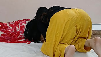 Bhabhi&#039_s thirsty tight pussy fucking Hindi sex video