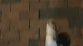 Walking in Miämiii, wearing sandals showing my toes