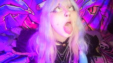 Blue haired e-girl chokes on thick cock then gushes hard for her big ass