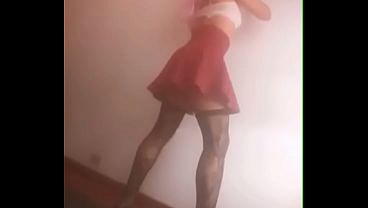 Sissy mojadita prepar&aacute_ndose para recibir a sus dos machos