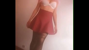 Sissy mojadita prepar&aacute_ndose para recibir a sus dos machos