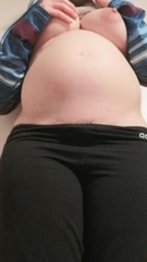 Pregnant girl loves to send random nude videos to strangers