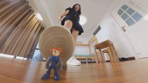 6K LELE Giantess tramples Dwarves 360VR 1