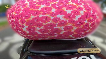 Bunda Perfeita na Moto! Casada Rainha Hotwife parando o trânsito e exibindo tudo pela cidade