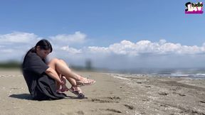 Public Self-play - a True Ona-girl Records Her Quiet Peak on a City Walk Chapter-4