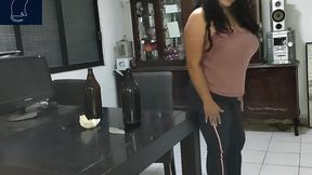 me encuentro a mi vecina en la calle, es tan hermosa que le hago una sesion de fotos, terminamos follando