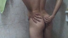 un banito de agua caliente/a bath of hot water