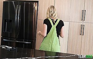 Jill kassidy- wedding dress shenanigans
