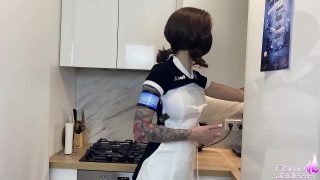 Android Kara cosplayer som tillfredsställer sin ägares behov