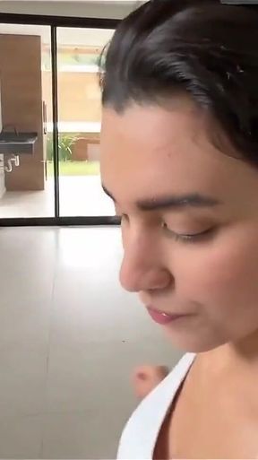 Seduced the Delivery Guy with My Perfect Ass!