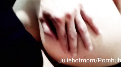 Geile Anal Creampie unter der französischen MILF Stiefmama
