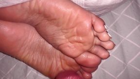 Pervert Takes Advantage of Latinas Feet