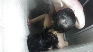 Nagy seggű latina magas sarkúban durva anális kutyapózban és ragacsos orgazmusban