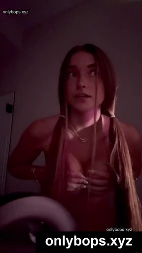 TikTok star teen exposes her onlyFans celebrity side