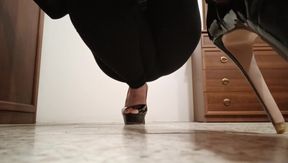 Giantess: I Crush You Filty Worm