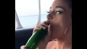Aprendan chicas, asi es que se chupa un pene.