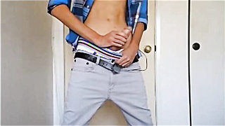 Twink Amateur Gets Off on Sagging