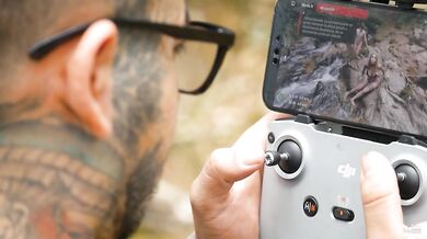 curioso sale morbosear latinas con su drone al rio