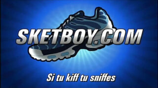 Film o fetyszu stóp, w którym nastoletnie amatorki robią głębokie gardłowe laski, a potem ruchają wielkim penisem