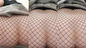 je me soulage sur mon trone ,dans mes collants resille 🫦 oups je fait des ...