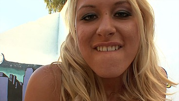 Threesome fun with tight asses