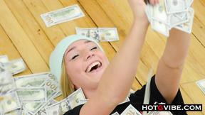 Follow Kendra Sunderland Behind The Scenes