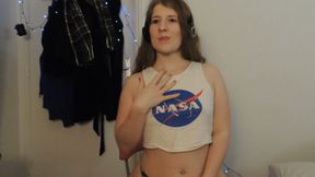 0075 - Wet tshirt striptease