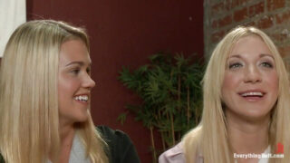 Joc de rol, fisting – film fetiș cu blonda Amy Brooke, Francesca Le și Roxy Raye care primesc fute în anus hardcore