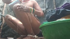 Bhabhi Ka Aaj Nahate Hue Video Banaa Liya