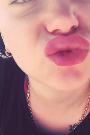 Duck face outdoor, making my lips much bigger!