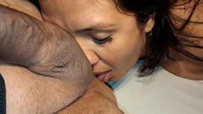 ela chegou, nao aguentei o tesao era muito e pedi uma mamada com beijo grego, a gozada foi daquele jeito