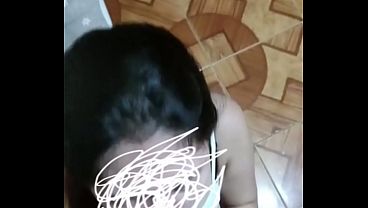 Wanita muda nan cantik asal Bandung. Hampir ketahuan oleh teman sekamrnya.