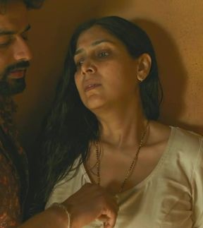 Indian celebrity shows off big tits in bollywood