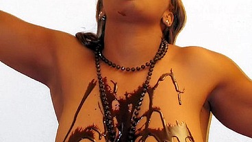 Kennedy Amir too much chocolate on her pussy