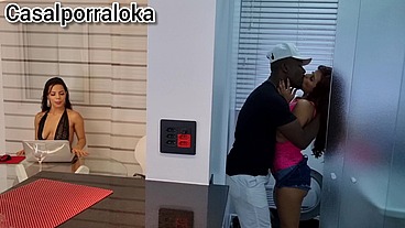 essa subrinha nao tem jeito mesmo sempre dando emcima do seu tiu escondido, mas dessa vez foi pega em flagrante e sua tia nao a perduou mandou botar no cuzinho dela