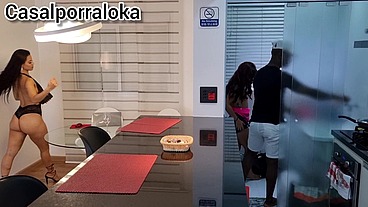 essa subrinha nao tem jeito mesmo sempre dando emcima do seu tiu escondido, mas dessa vez foi pega em flagrante e sua tia nao a perduou mandou botar no cuzinho dela