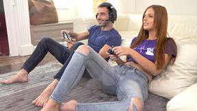 Gamer couple has sex during the game when his GF undressed